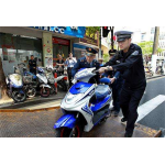 眾多且不守規(guī)矩的電動(dòng)車(chē)在路上，給交通治理帶了極大困擾